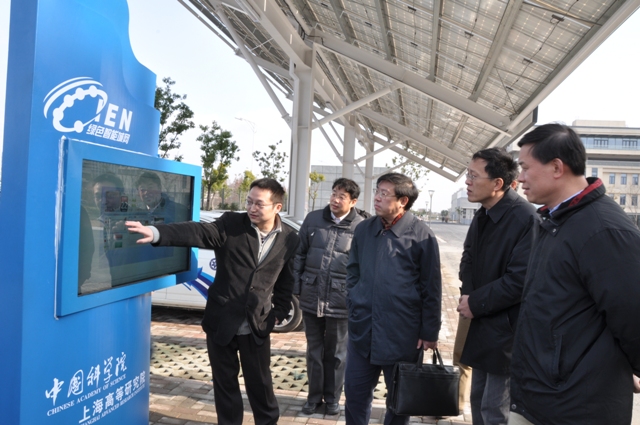 上海高研院“绿色智能城网”风-光-市电混合智能化双向电动汽车充电站(一期)项目通过验收
