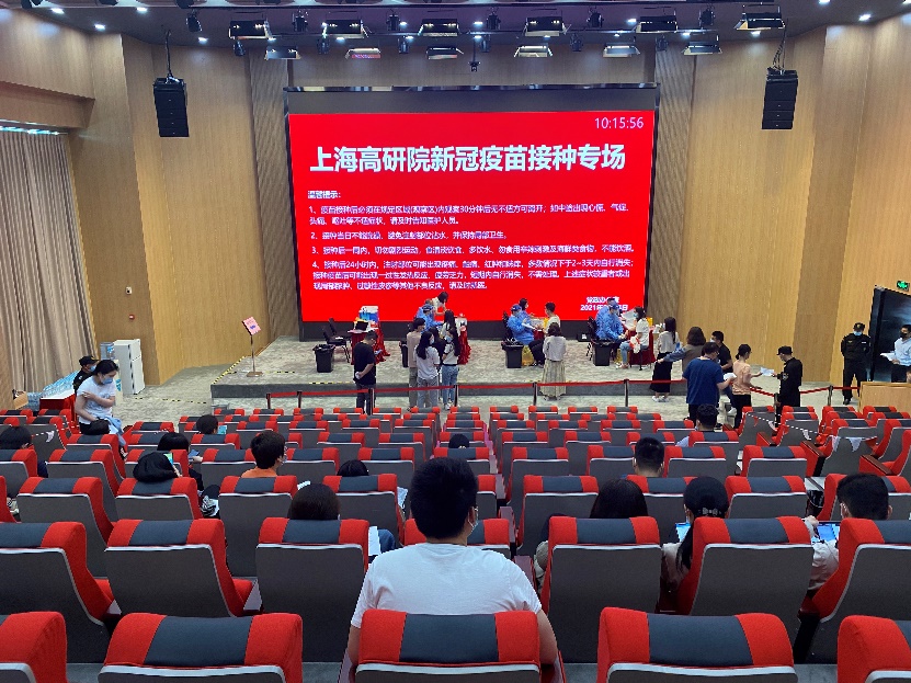 “接种不停工、群众少走路”——上海高研院组织开展新冠疫苗上门接种工作