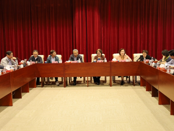 上海市政府参事室党组书记、主任莫负春带队赴上海高研院参观调研
